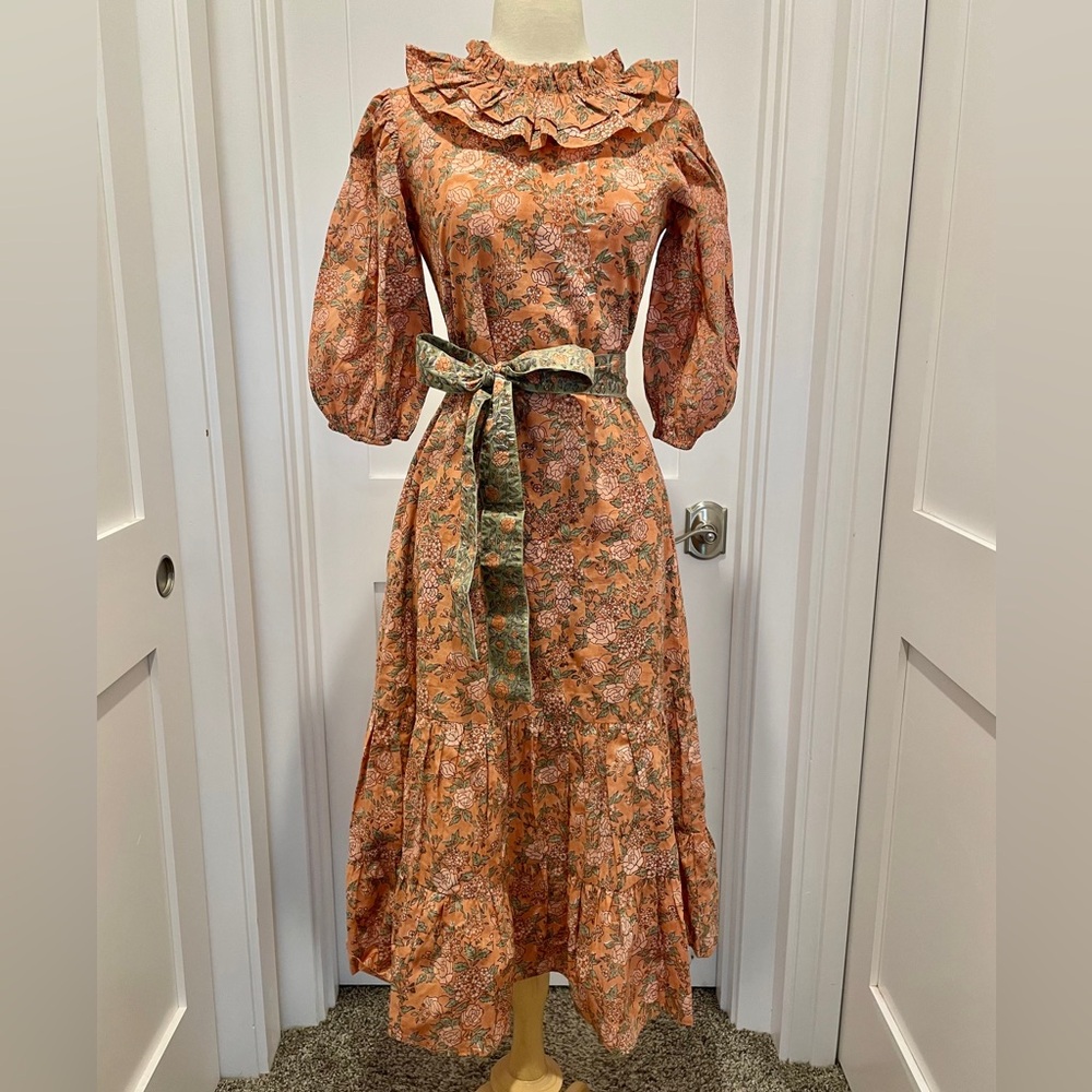 Victoria Dunn XS maxi dress, comes with belt.